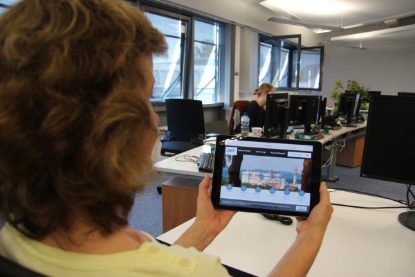 40 iPads sollen die Ratsarbeit in Lage künftig erleichtern. Gerade die Coronavirus-Krise hat gezeigt, dass eine funktionierende digitale Kommunikation für die Mitglieder unabdingbar ist. - © Seda Hagemann