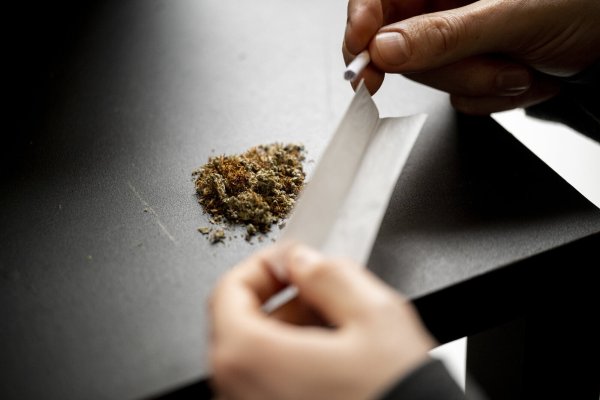 Forscher haben herausgefunden, dass Männer unter 30 Jahren am häufigsten infolge einer Cannabiskonsumstörung an Schizophrenie erkranken. - © Hannes P Albert