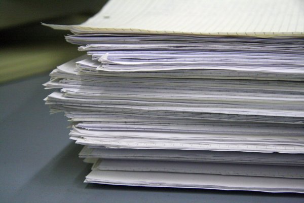 Akten über Akten: Die Landesregierung hat laut Klaus Hansen nun ien Maßnahmenpaket nzum Bürokratieabbau beschlossen. - © Symbolbild: Pixabay