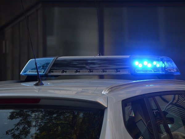 Ein Radfahrer wurde schwer verletzt. - © dpa