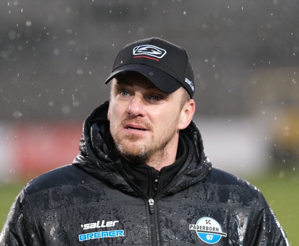 Am 4. Dezember 2021 hatte Lukas Kwasniok das erste Mal als Cheftrainer des SC Paderborn in Sandhausen gastiert. In einem intensiven Kampfspiel gab's damals bei Schmuddelwetter ein 1:1. - © picture alliance