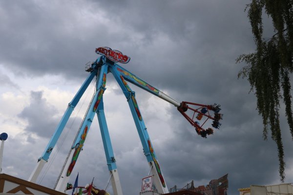 Dunkle Wolken – wie hier zu Wilbasen im September – gibt es derzeit über dem Schausteller-Gewerbe. - © Guntmar Wolff