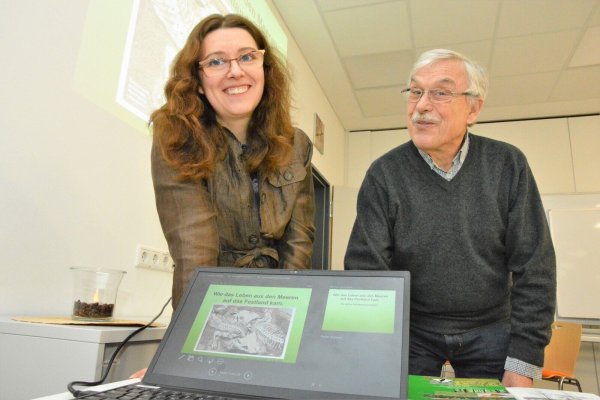 Quartiersmanagerin Anna-Lena Bargfrede hat die Veranstaltung mit Referent Klaus Stoevesandt im Begegnungszentrum B-vier organisiert. Foto: Karin Prignitz - © Karin Prignitz
