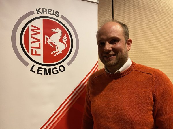 Der 39-jährige Daniel Hollensteiner bleibt drei weitere Jahre Vorsitzender des Lemgoer Kreisjugendfußball-Ausschusses. - © Sebastian Lucas(LZ)