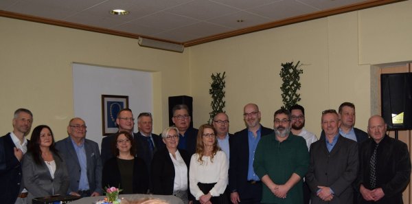 Die Mannschaft der CDU steht: Einstimmig haben die Mitglieder die Ratskandidaten für Blomberg gewählt.  - © CDU Blomberg