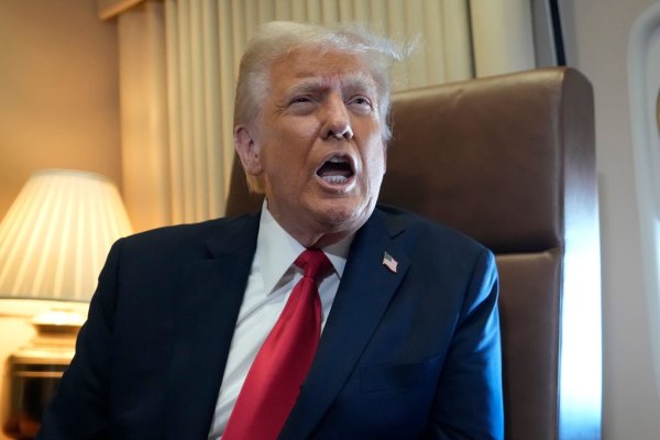 US-Präsident Donald Trump will die heimische Wirtschaft mit höheren Zöllen schützen. - © Ben Curtis/AP/dpa