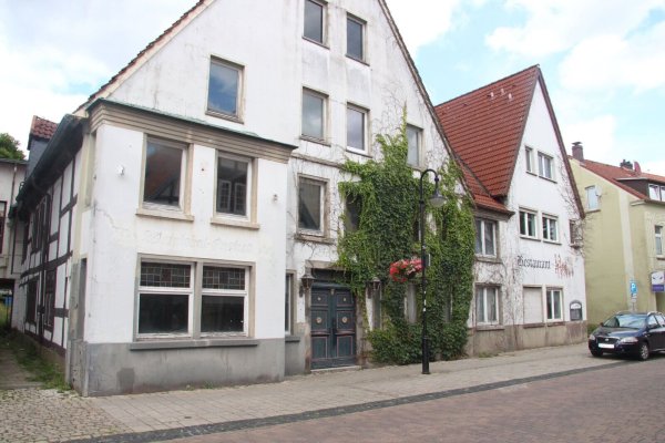 Die künftige Immobiliengenossenschaft soll das frühere Hotel-Restaurant Zur Post in Horn sanieren, umbauen und so neuen Wohnraum schaffe - so die Planung. - © Cordula Gröne