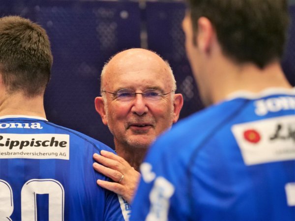TBV-Beiratsvorsitzender Herbert Vogel ist nah an der Mannschaft. Foto: Jörg Hagemann - © Jörg Hagemann