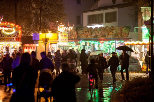 Einen Schlänger Markt wird es in diesem Jahr nicht wie gewohnt geben. Statt abendlichen Kirmesgängern ist bislang nur eine Kinderkirmes geplant. - © Torben Gocke
