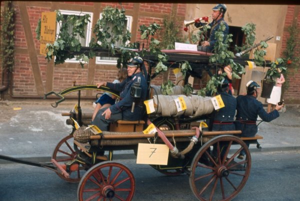 Wird am Sonntag beim 100jährigen Jubiläum des Spritzenhauses zu sehen sein: der alte Hillentruper Spritzenwagen. - © Nils Domack