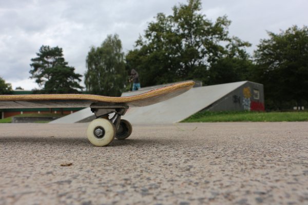 Noch ist die Skateanlage am Schulzentrum Mitte eher schlicht - das könnte sich bald ändern. - © Janet König