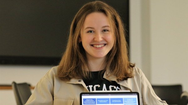 Christin Görtler vom Kreissportbund Lippe präsentiert die zehn Kriterien. - © Oliver König