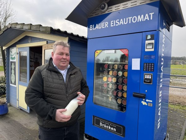 Carsten Rethmeier versorgt seine Kunden dank verschiedener Automaten rund um die Uhr mit regionalen Produkten. - © Sandra Castrup