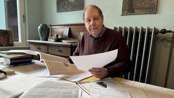 Dr. Stefan Wiesekopsieker hat sich mit den Fliegermorden von Hohenhausen befasst. - © Sven Kienscherf