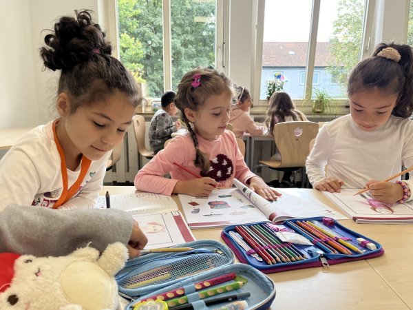 Erstklässler der Grundschule Sieker während der sogenannten Lernzeit. - © Christina Niehaus