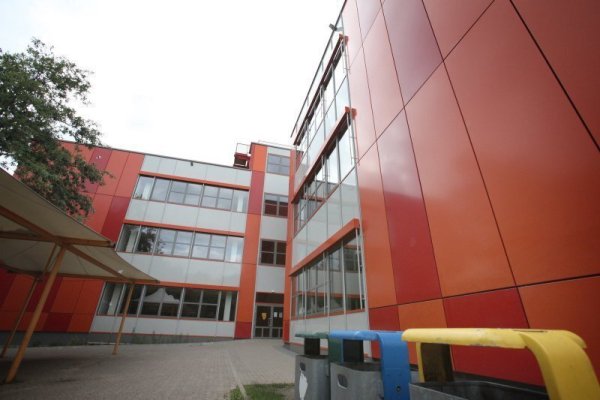 Eine Podiumsdiskussion im Schulzentrum Lohfeld hatte jetzt einen Polizeieinsatz zur Folge. - © Till Brand