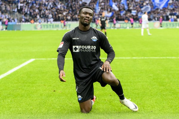 Szenen wie diese gab es in dieser Saison schon einige. Hier trauert SCP-Stürmer Sirlord Conteh im Gastspiel bei Hertha BSC Berlin einer vergebenen Chance hinterher. - © Picture Alliance