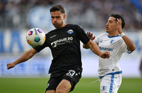 SCP-Verteidiger Marcel Hoffmeier (l.), hier im Hinspiel gegen Magdeburgs Jason Ceka, dürfte am Sonntag erneut in der Paderborner Startelf stehen. - © picture alliance/dpa