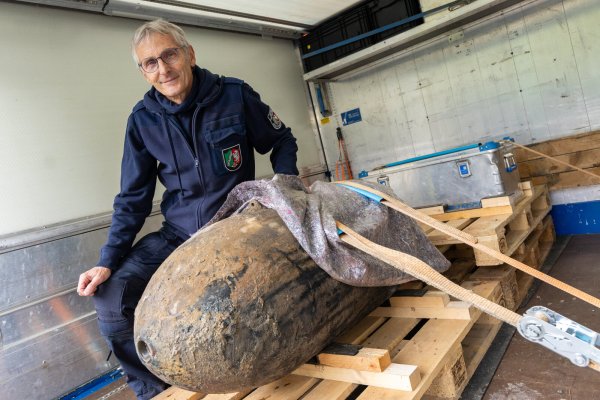 Karl-Heinz Clemens vom Kampfmittelräumdienst hat die 500 Kilo schwere Bombe entschärft. - © Niklas Tüns