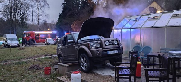 Spektakulär sieht der Unfall aus, zu dem die Feuerwehr Dörentrup nach Schwelentrup ausrückte. - © Feuerwehr Dörentrup