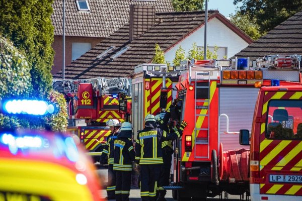 Gegen 13 Uhr wurde die Feuerwehr am Montag zu einem Brand in Bad Salzuflen-Holzhausen gerufen. - © Freitag-TV