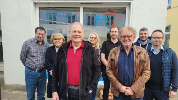 Stehen für die neue BfL: Alexander Bertram (von links), Christel Sieweke, Udo Golabeck, Karolina Abramska, Kai Kramm, Wolfgang Sieweke, Dominik Graeve und Tobias Heistermann. - © Katrin Kantelberg