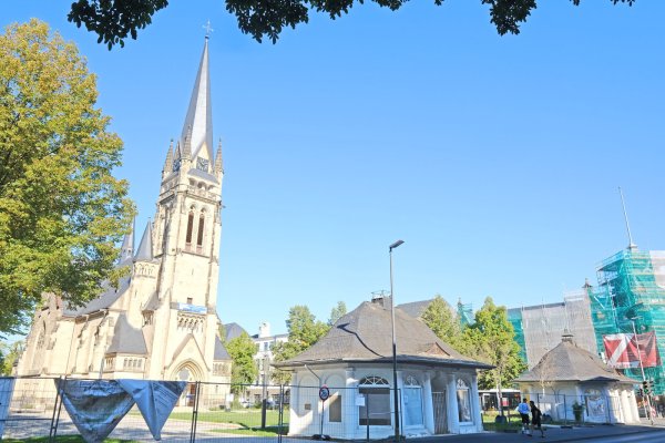 In einem ersten Rutsch werden die beiden Pavillons an der Paulinenstraße saniert. In den linken zieht der Friseursalon, der aktuell im Pavillon an der Hermannstraße residiert. Dort soll dann ein Kiosk einziehen - wegen der Nähe zum Spielplatz. - © Sven Koch