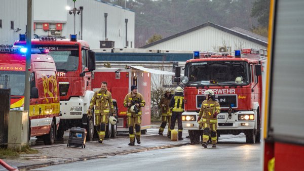 Zu einem Kellerbrand ist die Feuerwehr am Sonntag ausgerückt. - © FreitagTV