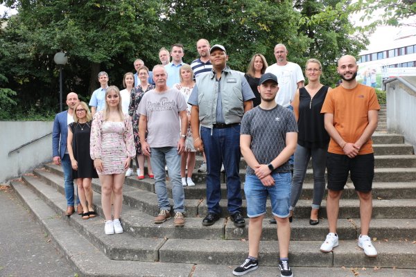 16 Menschen haben dieses Jahr in ganz unterschiedlichen Situationen unglaublichen Mut bewiesen und Zivilcourage gezeigt. Die Kreispolizeibehörde Lippe und das Deutsche Rote Kreuz haben daher am Freitag wieder zu "Lipper lassen keinen allein" eingeladen und "Danke" gesagt. - © Janet König
