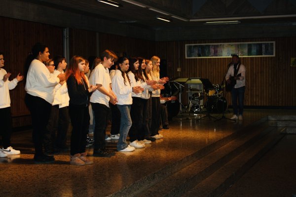 Das Musikprofil der Realschule Lemgo sorgt für gute Stimmung beim Vorspielabend. - © Realschule Lemgo