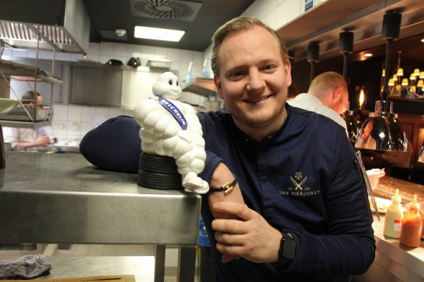 Jan Diekjobst bleibt Lippes erster und einziger Sternekoch. Zum zweiten Mal hat er die hohe Auszeichnung des Guide Michelin verteidigt. - © Janet König