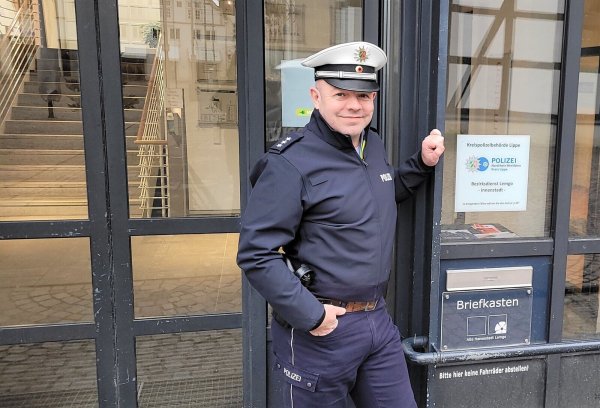 Torsten Krause ist als Bezirksbeamter unter anderem in der Innenstadt unterwegs. - © Katrin Kantelberg