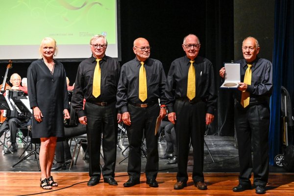 Männerchor Vahlhausen erhält zum 100jährigen Bestehen die