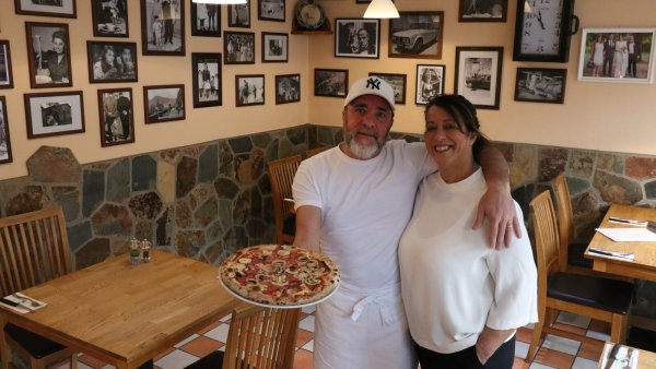 Cosima und Emanuele Fiorini in ihrer Pizzeria. - © Alexandra Schaller