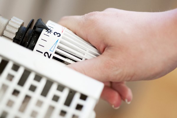 Ein kommunaler Wärmeleitplan soll zeigen, wie es um den aktuellen Zustand der Wärmeversorgung in Augustdorf bestellt ist. Für die Aufstellung wird die Gemeinde nun ein externes Planungsbüro beauftragen. - © Symbolbild: Christin Klose/dpa