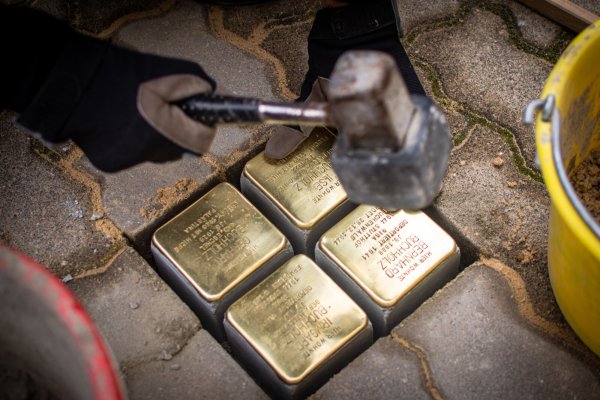 In der Oerlinghauser Straße in Pivitsheide V.L. könnten demnächst neue Stolpersteine verlegt werden. - © Archivfoto: Raphael Bartling