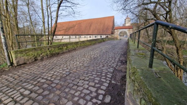 Die Schäfertorbrücke zum Schloss Brake wird in diesem Jahr saniert. - © Nadine Uphoff