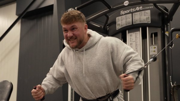 Für Fitness-Influencer Florian Wiehemeier gehört das Krafttraining zu seinen Routinen. - © Justin Schuh