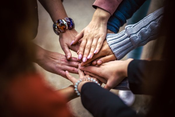 Von Barntrupern für Barntrup: Bei einer Bürgerstiftung arbeiten alle zusammen. - © Symbolfoto: Pixabay