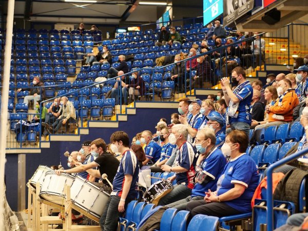 Die TBV-Fans können am Sonntag daheim bleiben. - © Jörg Hagemann