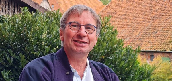 Holger Postma ist Superintendent der Klasse Ost in der Lippischen Landeskirche. Er ist davon überzeugt, dass das Gottesdienstwesen sich ändern muss. - © Marianne Schwarzer