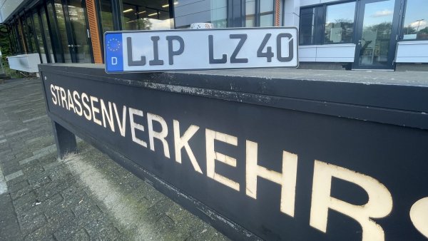 Das Straßenverkehrsamt in Detmold - wer hier Angelegenheiten zu erledigen und zu bezahlen hat, kann das künftig nicht mehr mit Bargeld. - © Silke Buhrmester