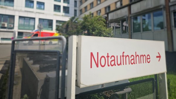 Die Notaufnahme am Klinikum Lippe in Detmold ist dauernd überlastet - das ist sowohl für das dort arbeitende Personal als auch für die hilfesuchenden Patientinnen und Patienten unbefriedigend, sagt der leitende Chefarzt Daniel Fischer. - © Janet König