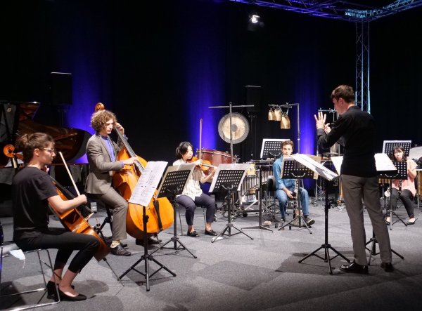 Das Hörfest Neue Musik 2023 - auch dieses Jahr soll es im Hangar wieder ein Highlight im Programm der Klangwerkstatt werden. - © Thorsten Krienke
