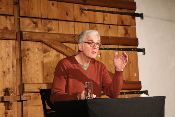 Walter Sittler liest in Detmold aus "titos brille". - © Silke Buhrmester