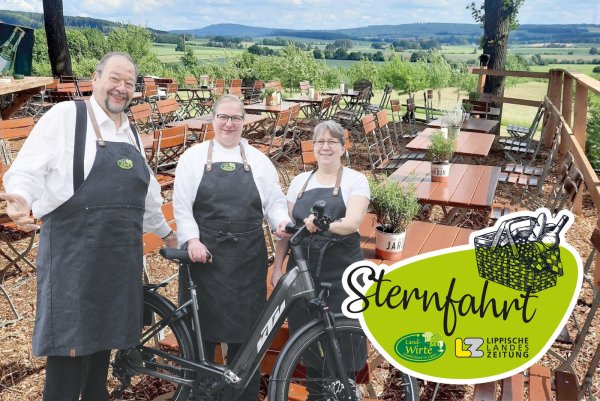 Laden ein zur Sternfahrt: (von links) Norbert Lange, Anja Limberg und Annette Reinking (rechts) von den Lippischen Land-Wirten freuen sich auf auf zahlreiche Gäste am 27. Juli. - © Andreas Barnekow
