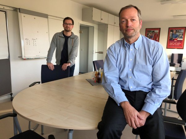 Der stellvertretende Fraktionsvorsitzende Robin Meier (links) und Fraktionsvorsitzender Ralf Wiebusch im Büro der SPD an der Benzstraße. - © Sven Kienscherf