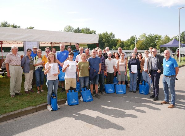 Beim Tag der offenen Tür rund um die Lemgoer Kläranlage wurden die erfolgreichen Teilnehmerinnen und Teilnehmer des Stadtradelns geehrt. - © Stadt Lemgo