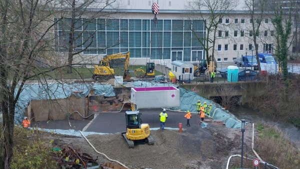 Die Baustelle an der Konzerthalle (im Hintergrund) von oben. - © Stadt Bad Salzuflen