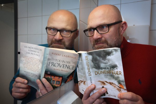 Zwei Autorennamen, zwei Krimireihen, und doch nur ein Gesicht: Sven Koch ist Pierre Lagrange und liest als solcher am 20. April bei den Blomberger Lesetagen. - © Bernhard Preuß